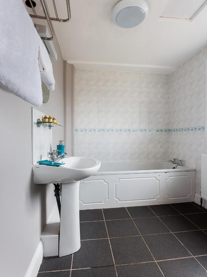 Oyo Timothy'S Hotel Tenby Luaran gambar